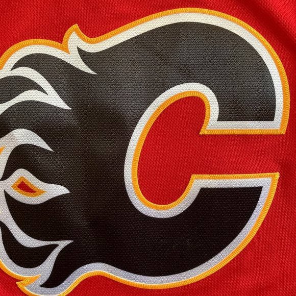 New With Tags Calgary Flames Youth Hockey Jersey  Size L/XL - Picture 2 of 5